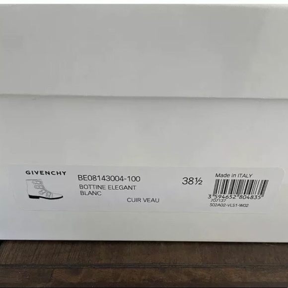 GIVENCHY PARIS White Leather studded Ankle Boots Sz 38.5.

To Lust For!!! - Picture 4 of 10